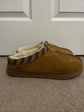 Dearfoams Women’s Size 9-10 Tan Faux-Suede Shearling-Lined Mule Slippers